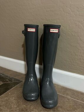 Hunter Tall Gloss Rain Boots in Gray